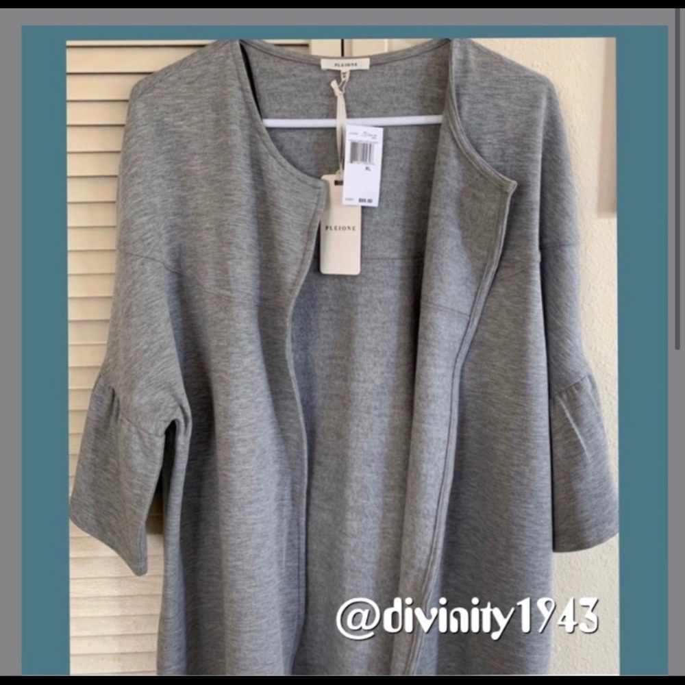 •Stylish cut •comforting soft brushed French terry top